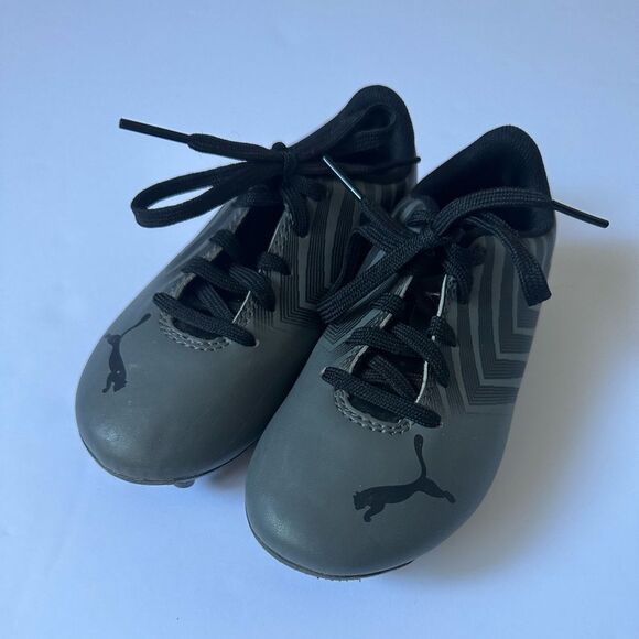 Puma Kids Size 10 Soccer Cleats - Picture 1 of 8